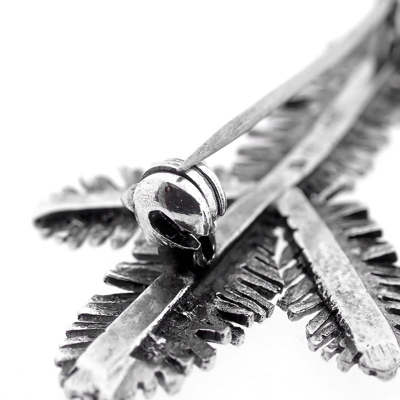 Image 9 of Silver brooch | Needle branch