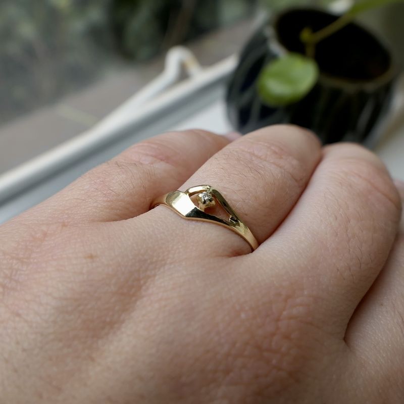 Image 9 of Gold ring with diamond | 0.01 ct.