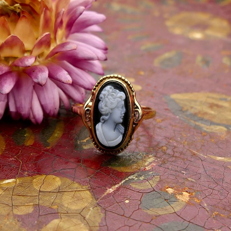 Image 2 of Yellow Gold Ring with Sardonyx Cameo; 14K; Size 15.5