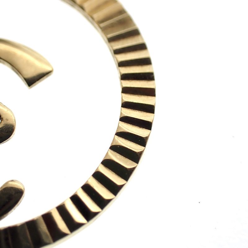 Image 6 of Gold pendant of the letter E