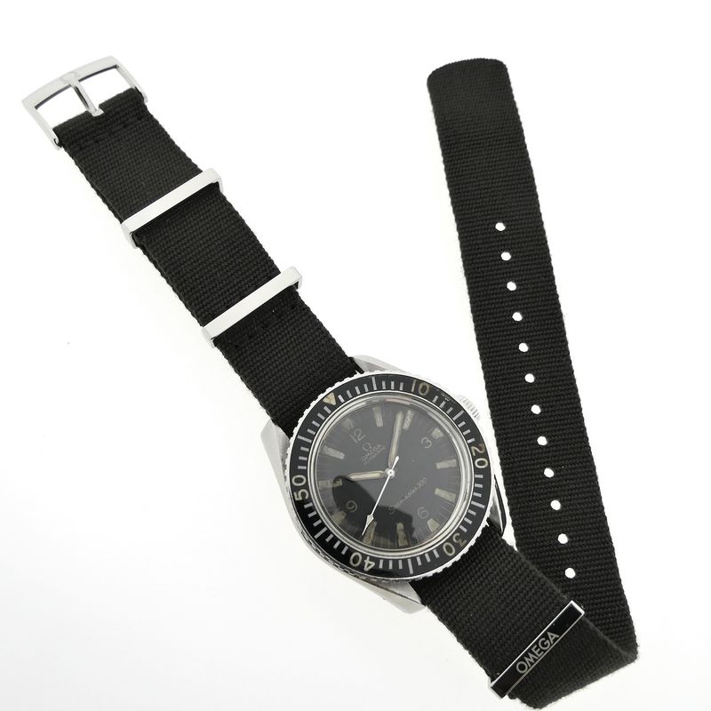 Image 16 of Omega Seamaster 300 ref. 165.024; Vintage automatic watch from 1964