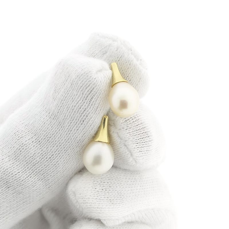 Image 10 of Gold stud earrings with pearl