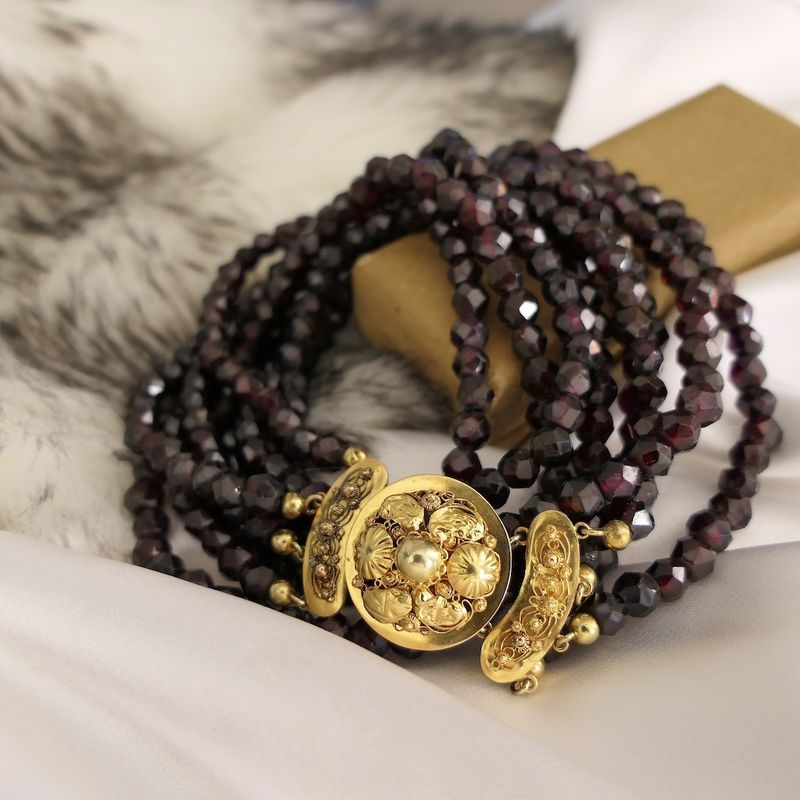 Image 2 of Antique garnet bead necklace with gold decorative clasp