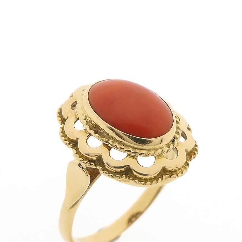 Image 3 of Gold ring with red coral | Vintage
