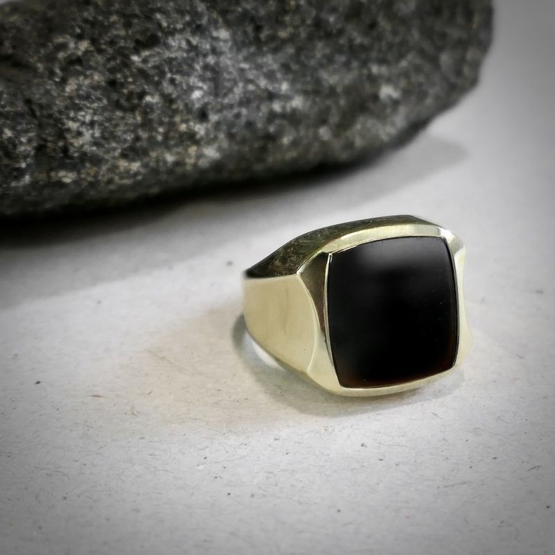 Image 8 of Gold signet ring with brown carnelian