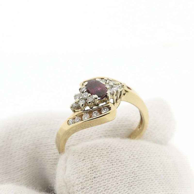 Image 7 of Gold ring with ruby ​​and diamond | 0.22 ct.