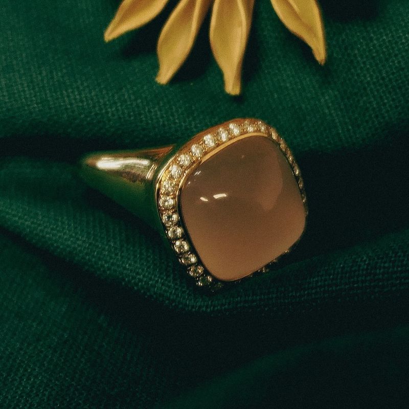 Image 8 of Gold ring set with rose quartz and diamonds; Tirisi