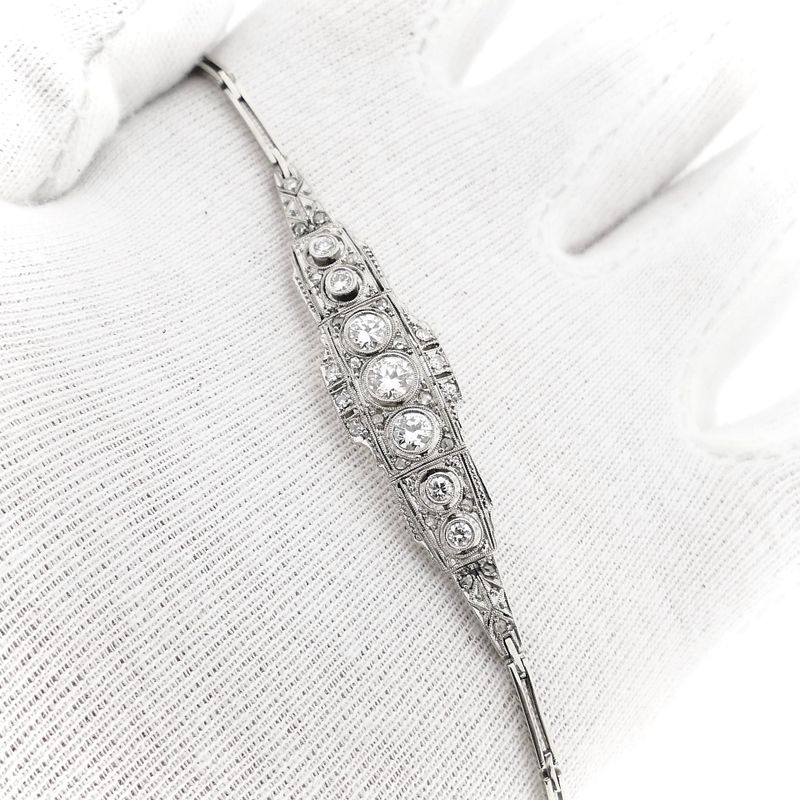 Afbeelding 13 van Witgouden Art-deco armband met diamanten; Ca. 1,29 ct. | 19 cm