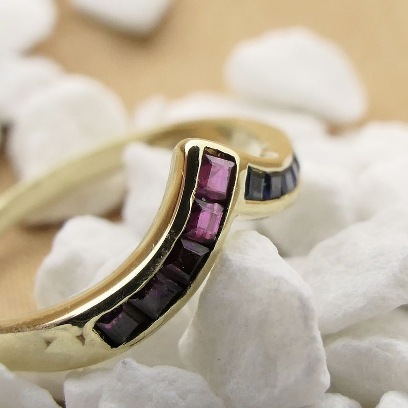 Image 9 of Gold V-shaped ring with ruby ​​and sapphire