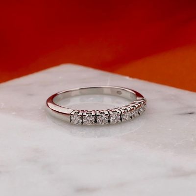 Witgouden rijring met diamanten; 0,40 ct. Afbeelding 2 van Witgouden rijring met diamanten; 0,40 ct.