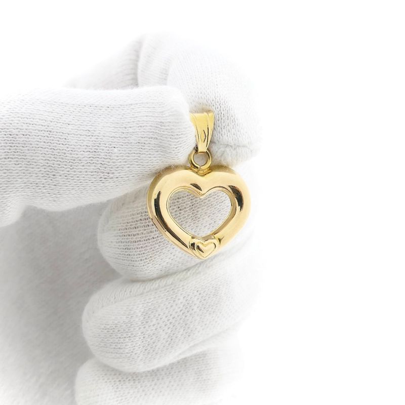 Image 9 of Gold pendant of a heart