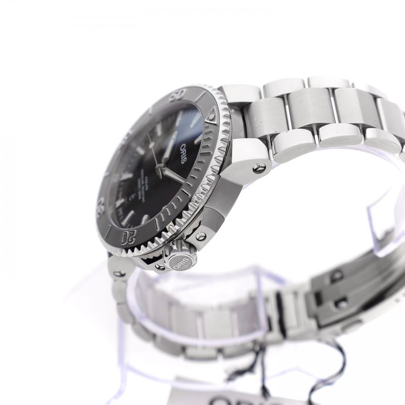 Image 4 of Oris Aquis Date Relief 01 733 7766 4158; Automatic Men's Watch