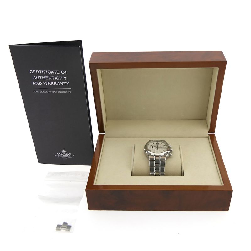 Image 17 of Vacheron Constantin Overseas Chronograph 49140; Automatic men's watch