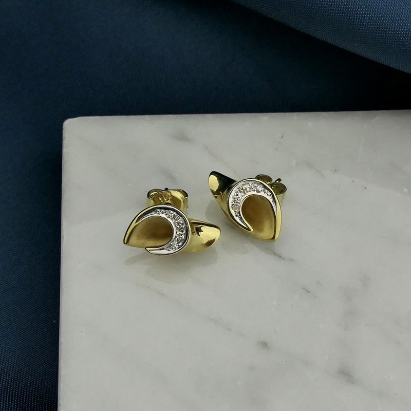 Image 6 of Gold stud earrings with diamonds; 0.12 ct.