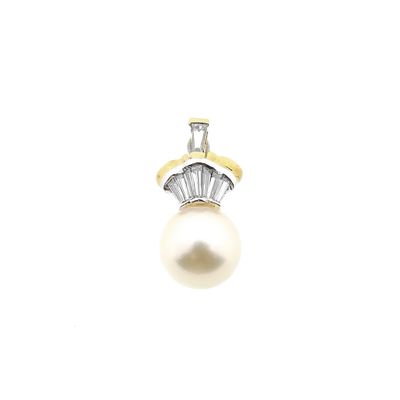 Gold pendant with pearl and diamond 0.24 ct. Image 1 of Gold pendant with pearl and diamond 0.24 ct.