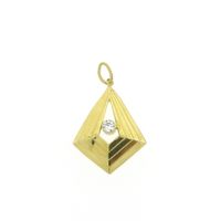 Gold pendant with zirconia