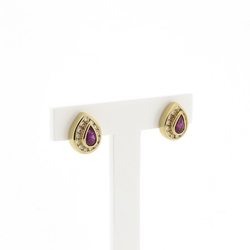 Afbeelding 3 van Gouden oorbellen met robijn en diamant; 0,39 ct. 