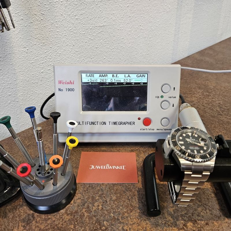 Image 25 of Rolex Sea-Dweller 43mm 126600; Men's diving watch