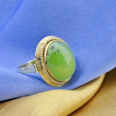 Image 2 of Gold ring with Jade