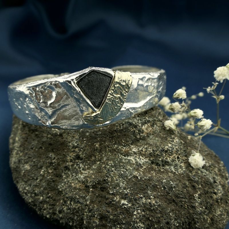 Image 2 of Two-tone bracelet with raw onyx | Ø 58.5 mm