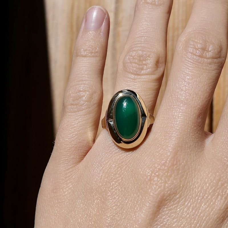 Image 8 of Gold ring with green agate | Vintage