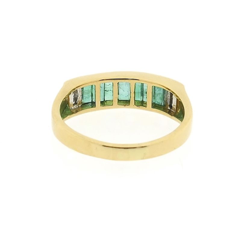 Image 6 of 18-karat gold ring with emerald and diamonds | 0.03 ct.
