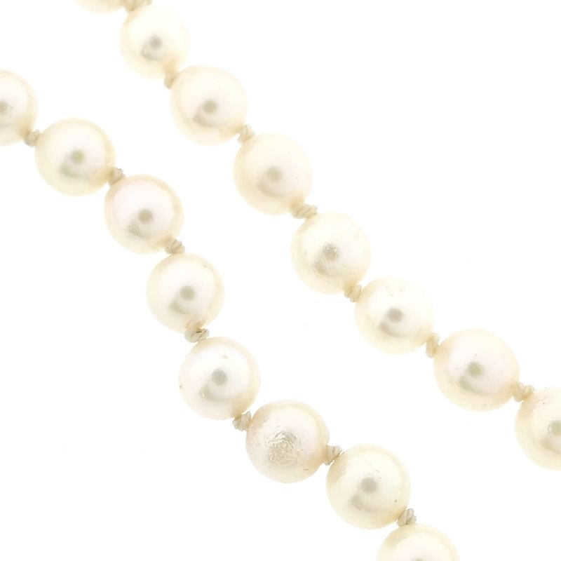 Image 3 of Pearl necklace with white gold clasp and diamonds; 0.01 ct.