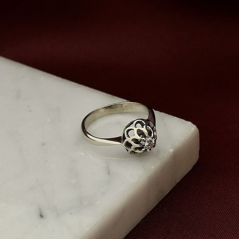 Image 6 of White gold solitaire ring with diamond; 0.10 ct.
