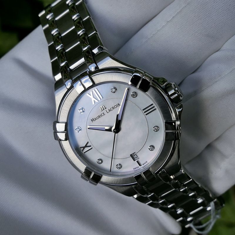 Image 18 of Maurice Lacroix AIKON AI1006-SS002-170-1; Women's watch with mother-of-pearl dial and diamonds