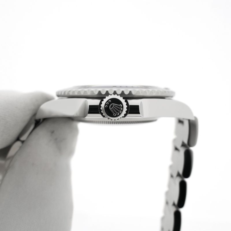 Image 6 of Rolex Submariner 'No-Date' 124060; Automatic men's diving watch