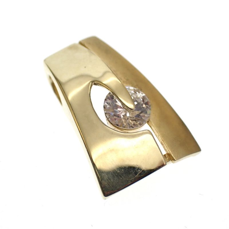 Image 4 of 9 carat pendant with zirconia