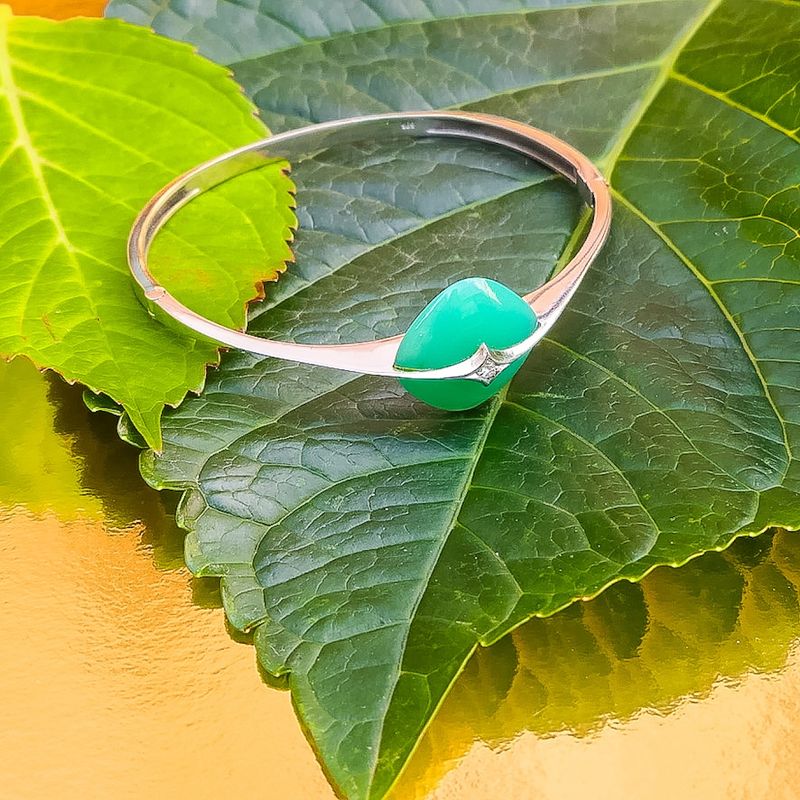 Image 2 of White gold bracelet with jade and diamond 0.035 ct.