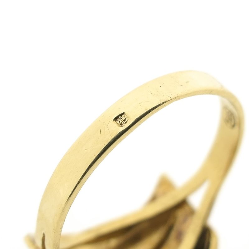 Image 9 of Gold ring with zirconia