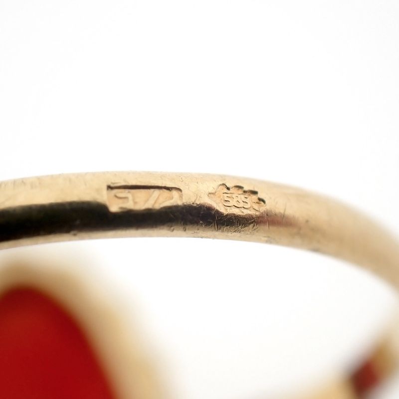 Image 9 of Gold ring with red coral | Vintage