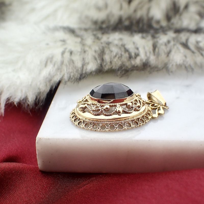 Image 3 of Gold vintage pendant with garnet stone | filigree