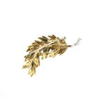Image 5 of Exclusive two-tone gold leaf brooch with diamond 0.065