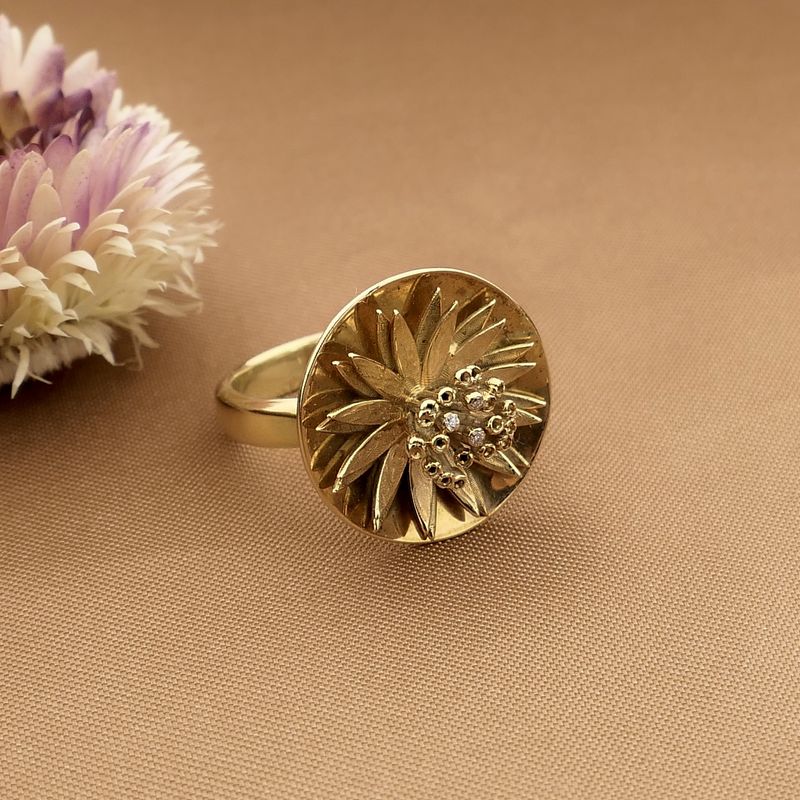 Afbeelding 2 van Gouden statementring met diamanten; 0,03 ct.
