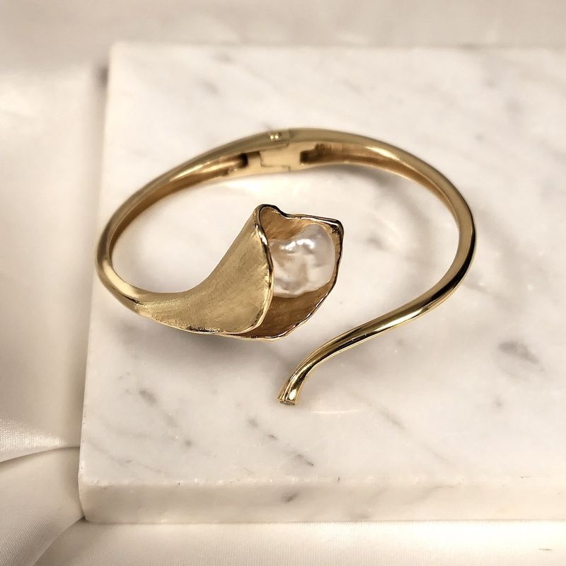 Image 7 of Gold clamp bracelet with baroque pearl and diamond; Size S/M