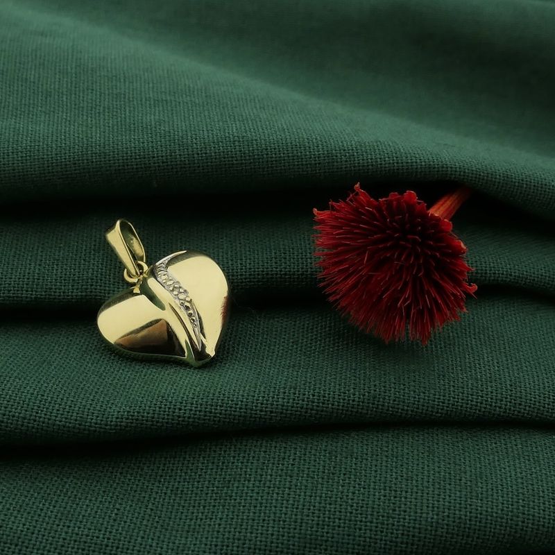 Image 2 of Gold heart pendant with diamond | 0.005 ct.