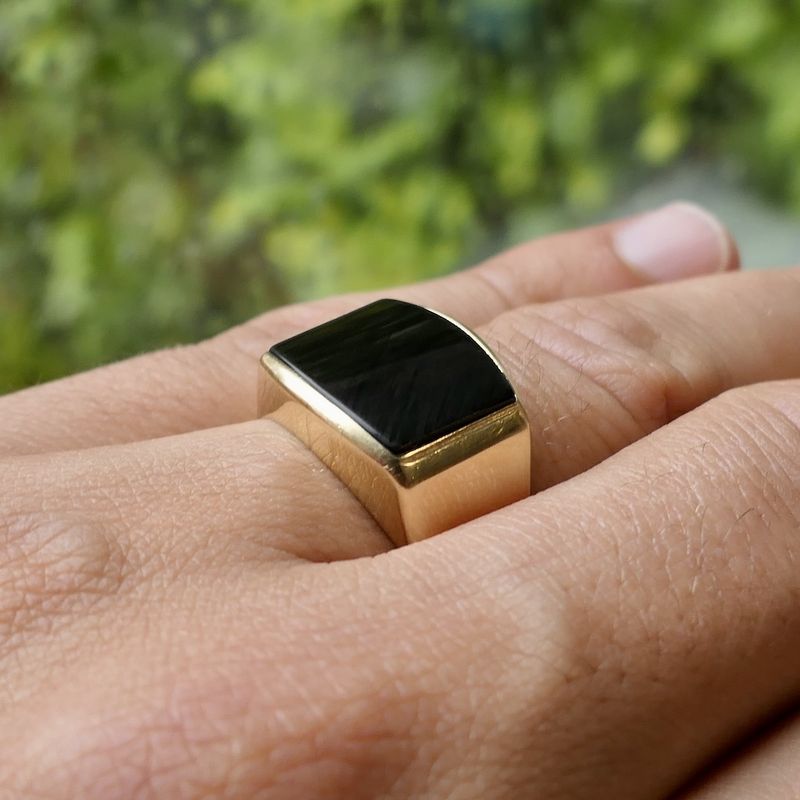 Image 11 of Gold signet ring with onyx
