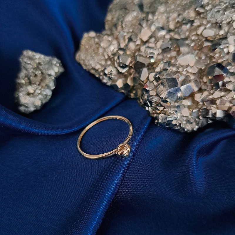 Image 2 of Gold subtle ring with knot