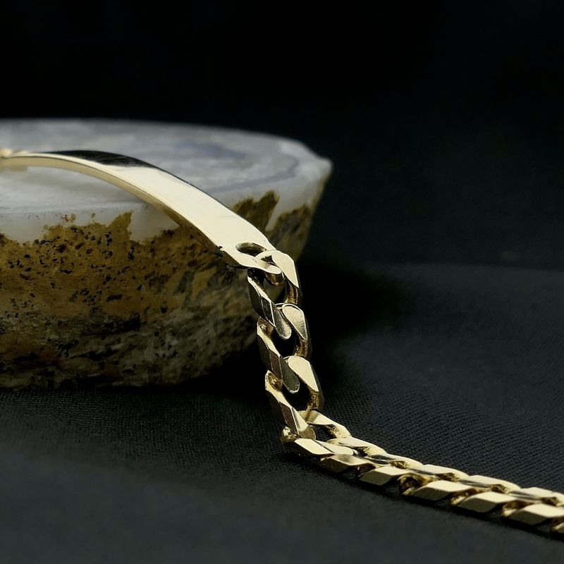 Image 6 of Gold gourmet link bracelet with engraving plate