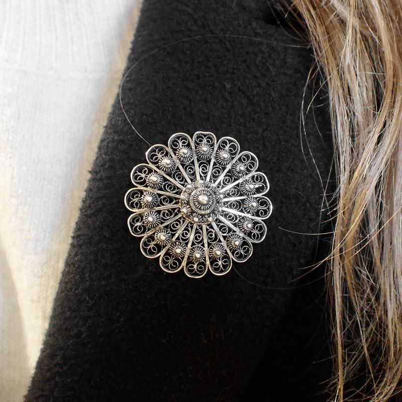 Image 8 of Silver Zeeland button brooch | Ø 38.5 mm