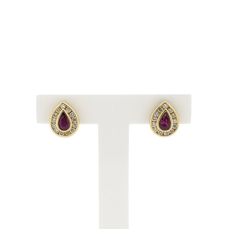 Afbeelding 1 van Gouden oorbellen met robijn en diamant; 0,39 ct. 
