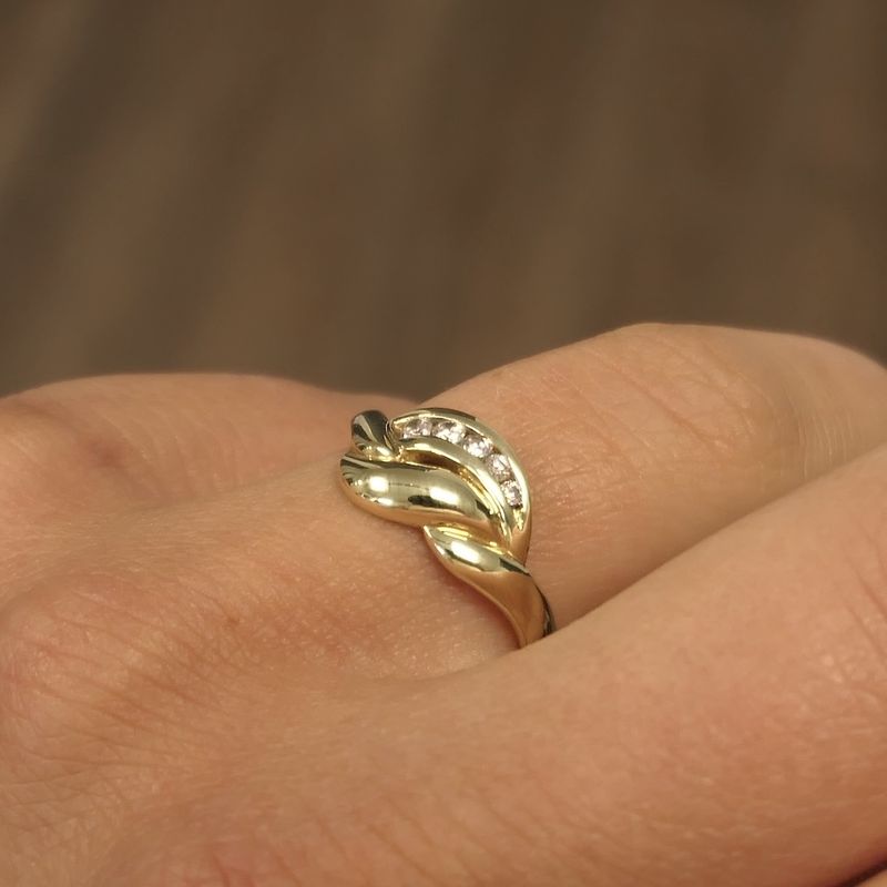 Image 7 of Gold ring with zirconia
