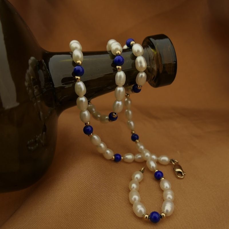Image 2 of Pearl necklace with lapis lazuli and gold clasp | 42 cm
