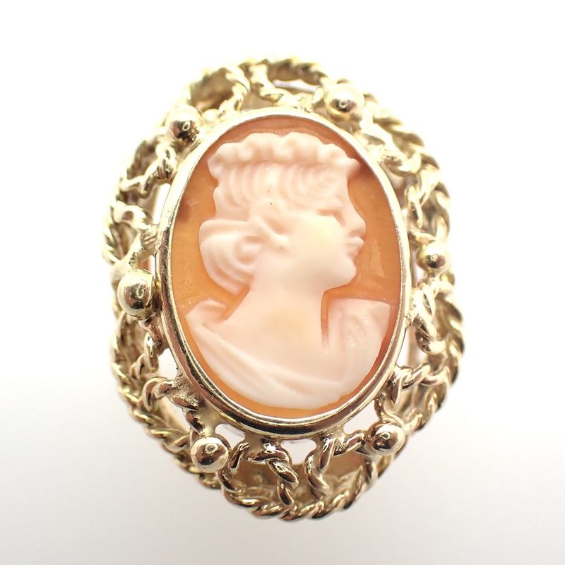 Image 2 of Vintage gold ring with cameo