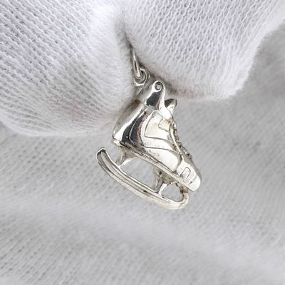 Silver pendant; Figure skate Image 1 of Silver pendant; Figure skate