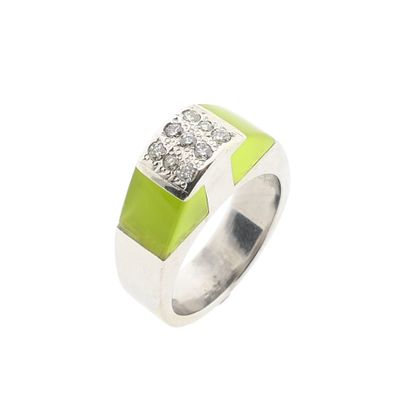 Image 1 of White gold ring with chrysoprase and diamonds; 0.27 ct.
