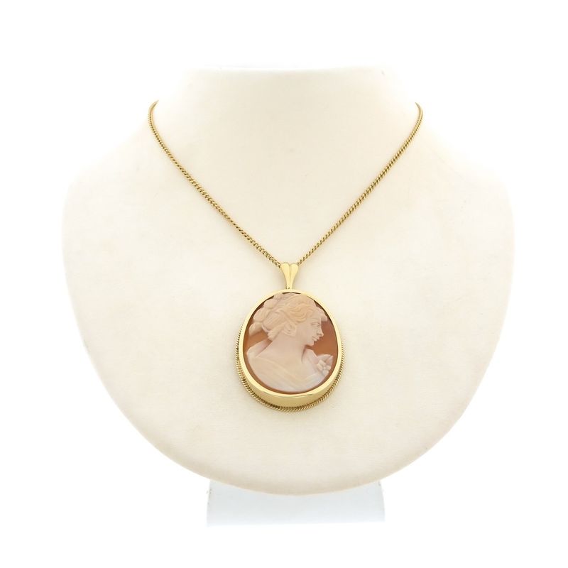 Image 4 of Antique gold pendant with cameo